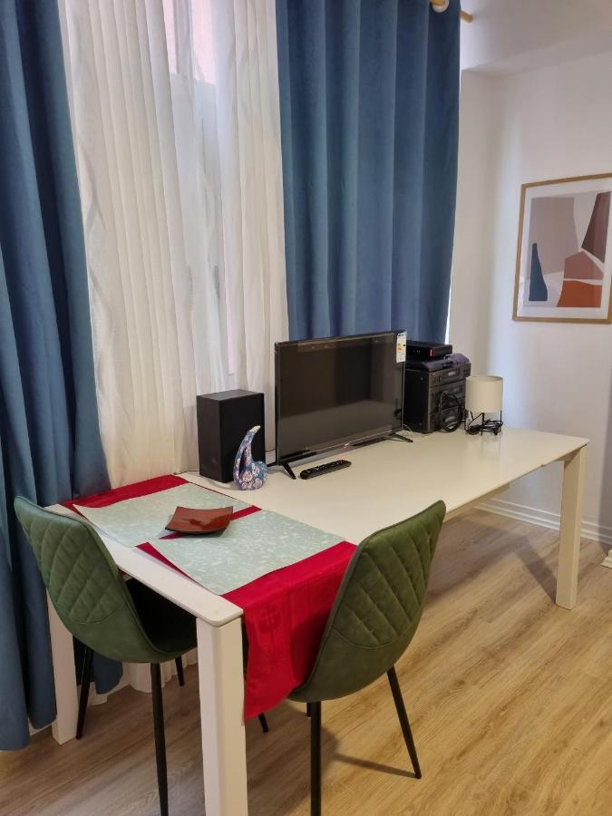 Cozy Apartment In City Center Tiranë Ngoại thất bức ảnh