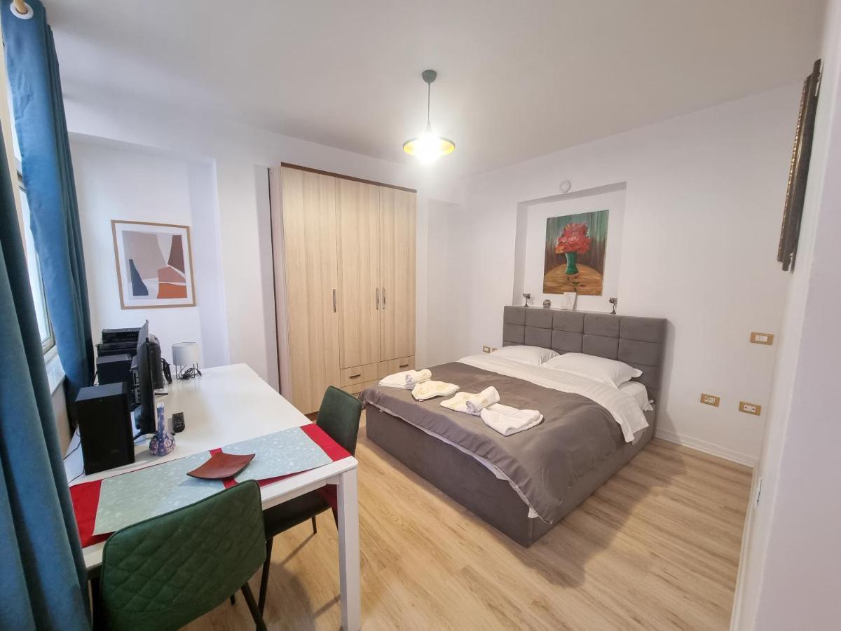 Cozy Apartment In City Center Tiranë Ngoại thất bức ảnh