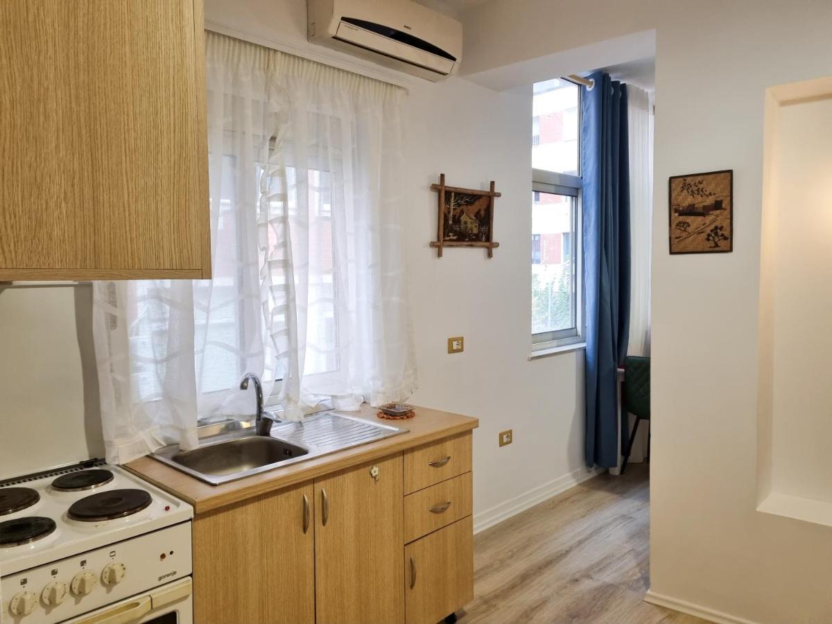 Cozy Apartment In City Center Tiranë Ngoại thất bức ảnh