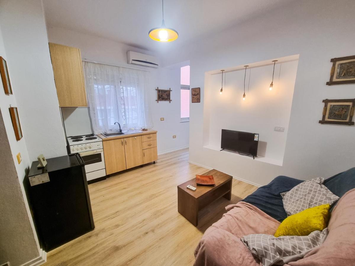 Cozy Apartment In City Center Tiranë Ngoại thất bức ảnh