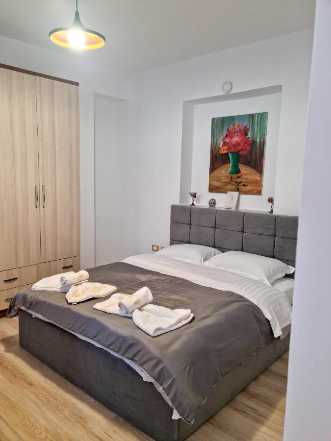 Cozy Apartment In City Center Tiranë Ngoại thất bức ảnh